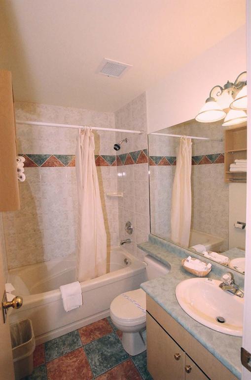 Robsonstrasse Hotel & Suites Vancouver Room photo